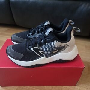 New Balance Black and White Rave Run V2 Sneakers Size 3.5 Kids Shoes